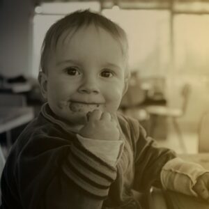 8 tips to creating Peaceful Mealtimes with your toddler.